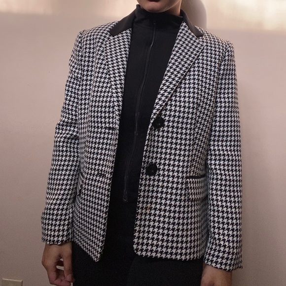 Blazer - Picture 2 of 4